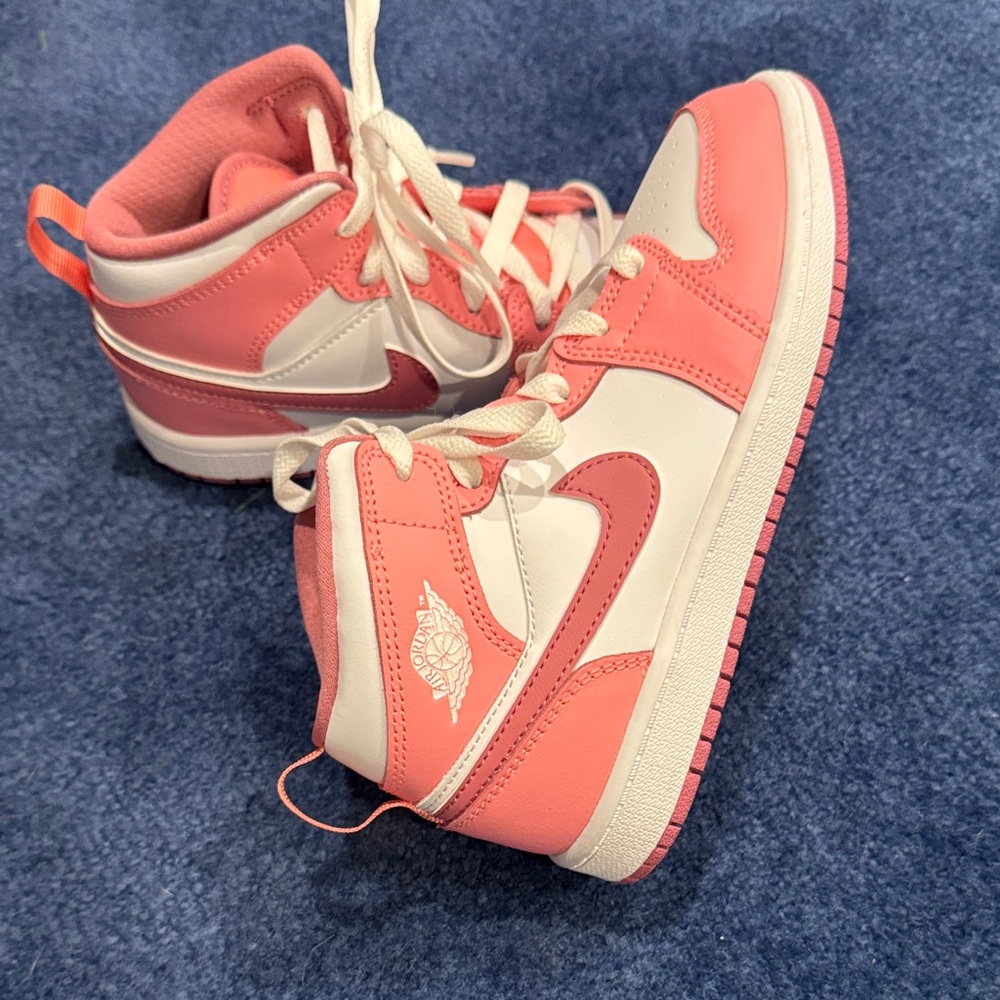 Jordan 1 Mid Kids 2Y Pink and White High-Top Sneakers
